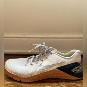 Nike Metcon Womens White/Metallic Silver Trainers